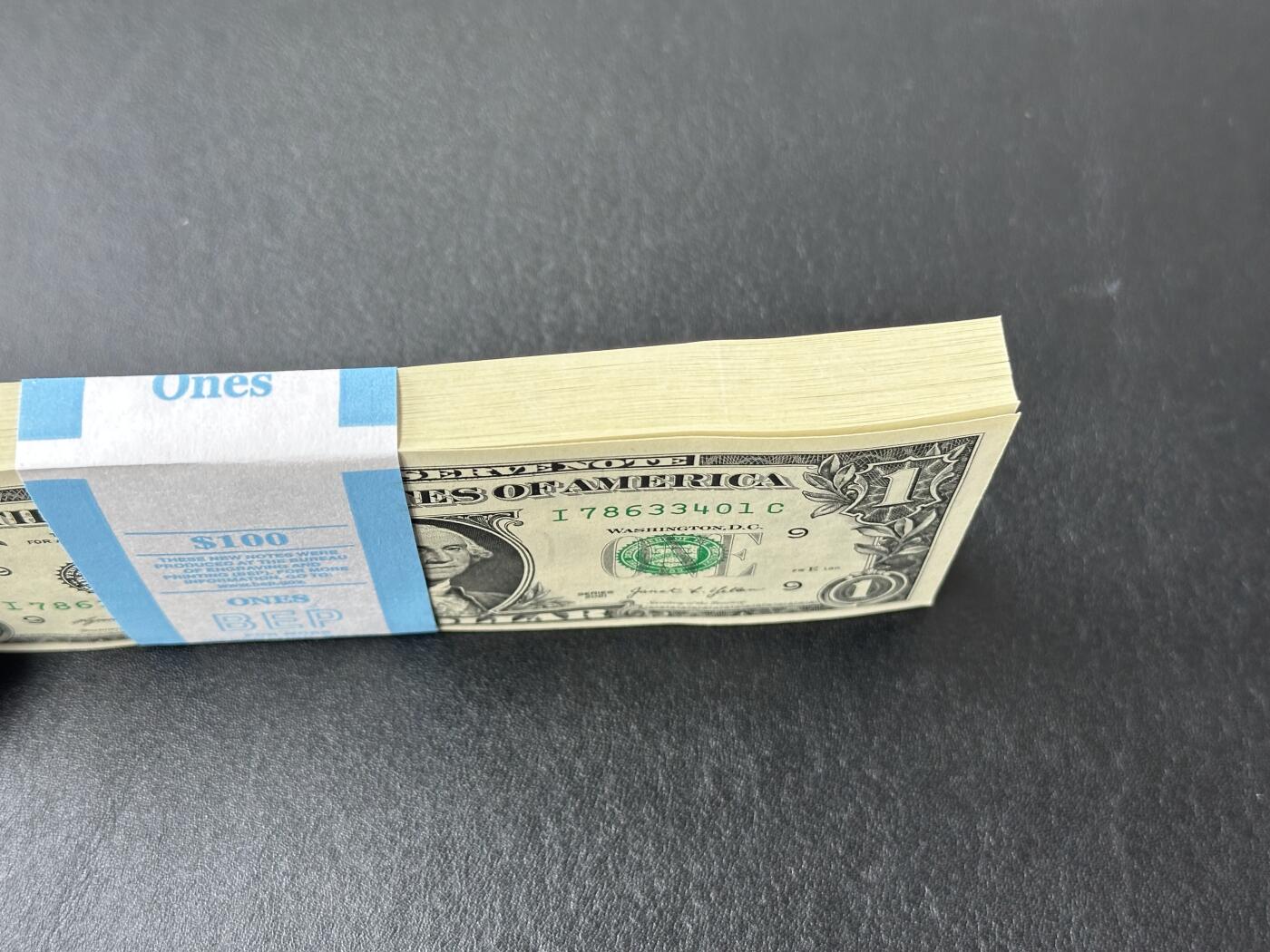 《外钞收藏家》第六百一十期（新年假期场/年后快递恢复正常再发货）（长期征集拍品、欢迎藏友们联系合作） 2021年美国1美元 标准100连号 全新 尾401-500