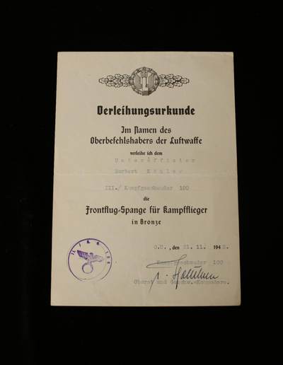 欢庆春节！戎马世界章牌大赏第112期春节大拍  德专场 - 空军航炮手 赫伯特·克勒 铜级轰炸机出击勋饰证书   双剑骑铁勋章获得者  沃纳·鲍姆巴赫 亲笔签名