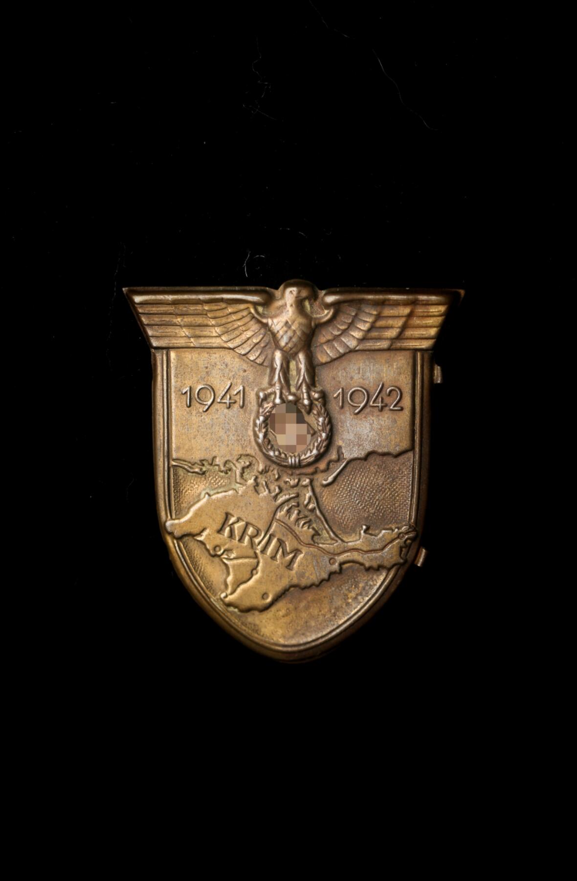 欢庆春节！戎马世界章牌大赏第112期春节大拍  德专场 克里米亚盾章  98厂造 版本3.8  背纸没了 固定耳少一个