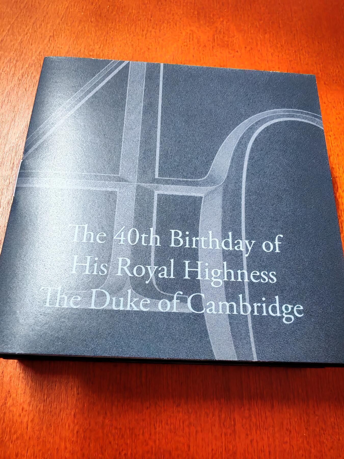 长老汇蛇年精选第一百场拍卖 2022英国剑桥公爵威廉王子40岁诞辰5英镑精制加厚银币，56.56克925银，盒证全，1500枚