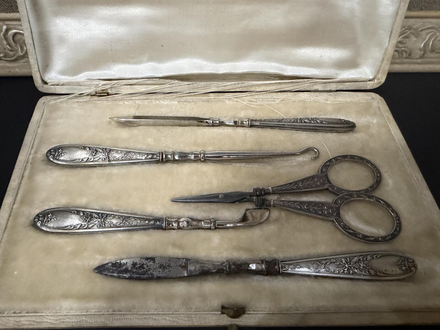 海外回流春节精品专场（一） 法国回流银工具一套（从上至下尺寸；13.6cm，14cm，10.2cm，10.7cm，13.4cm，重：71.1g，无银标）无银标）