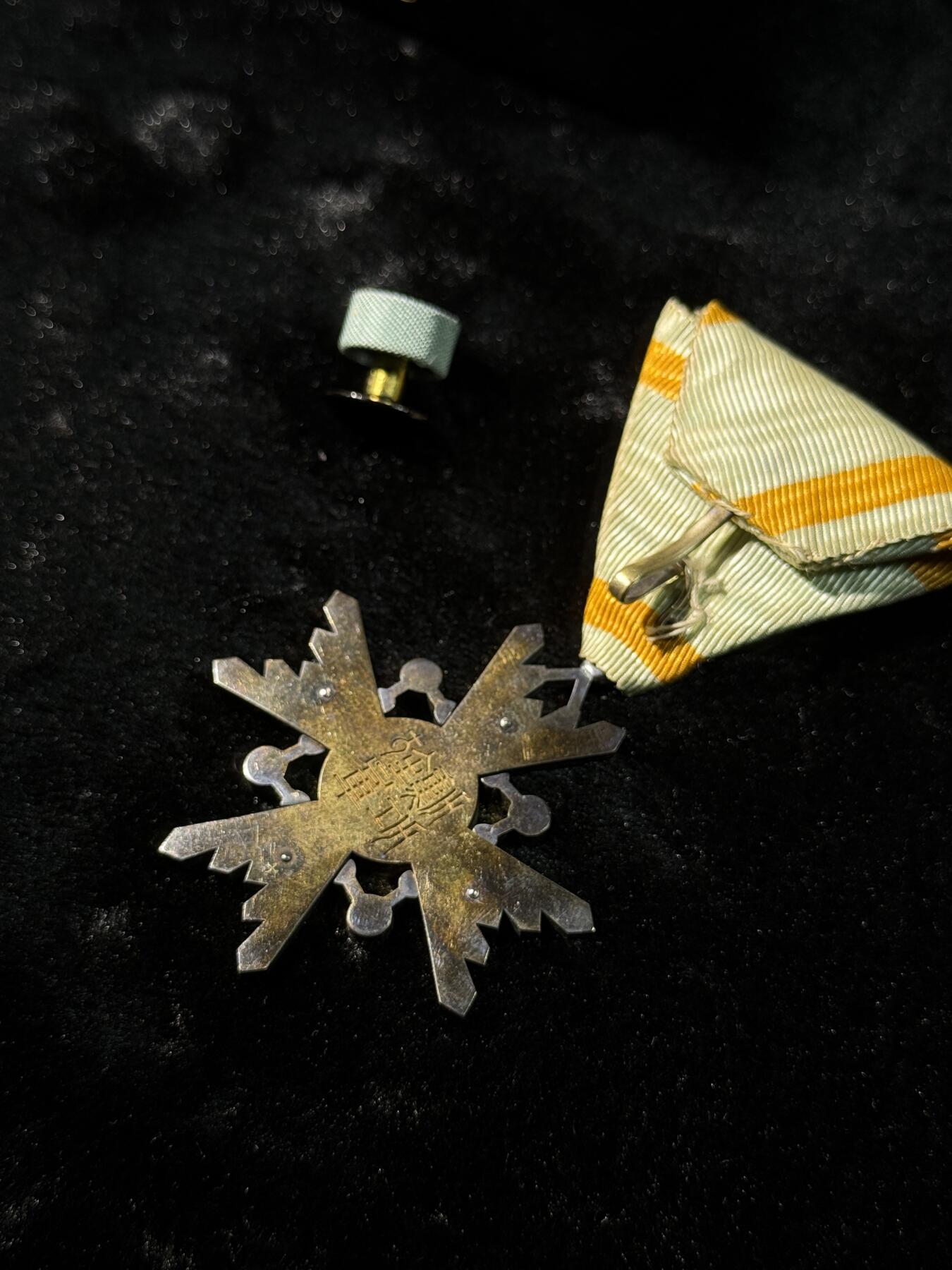 欢庆春节！戎马世界章牌大赏第111期春节大拍 勋四等瑞宝章，银字盒，盒略齐全