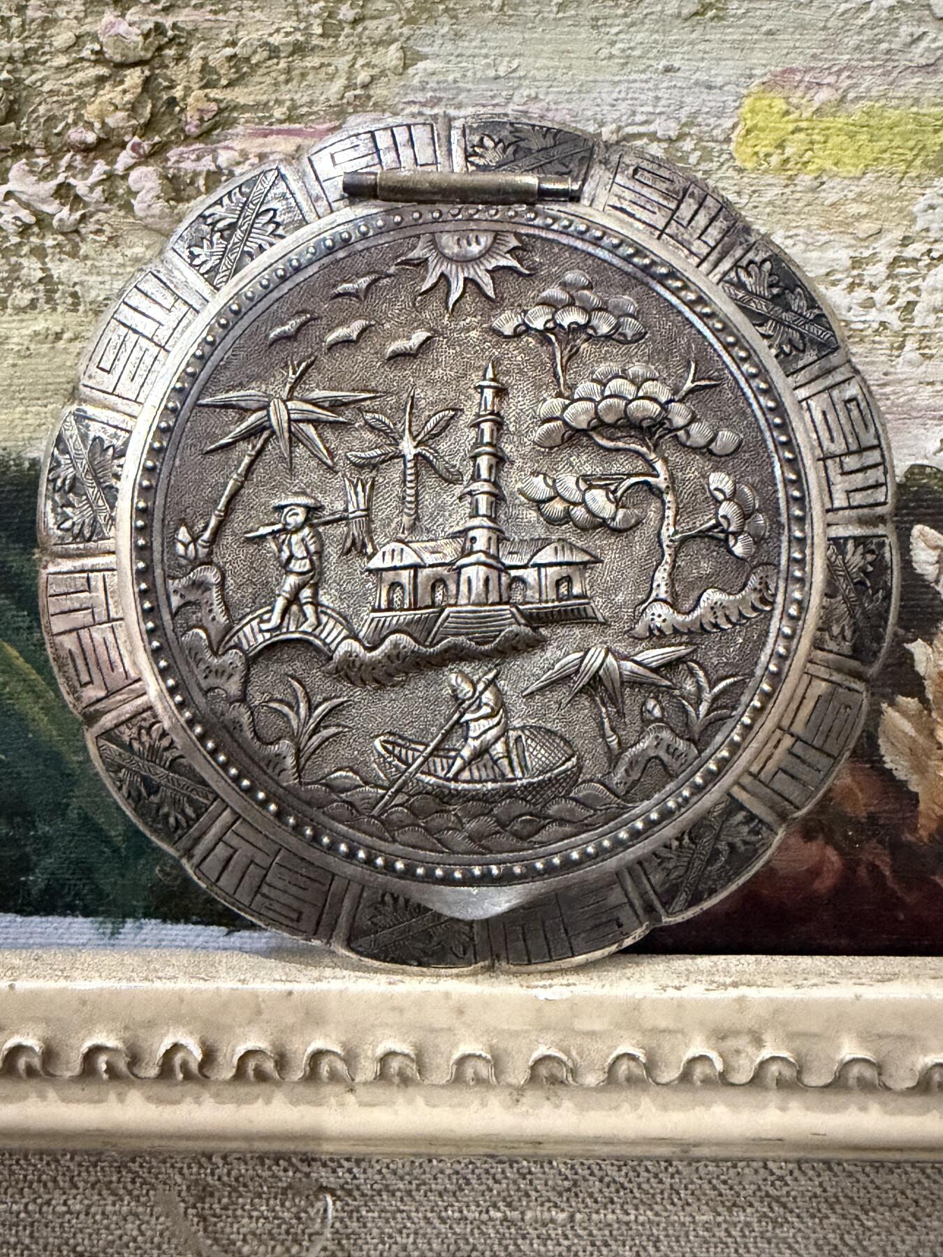 海外回流春节精品专场（一） 法国回流清代纯银人物题材粉盒（直径8.2cm，54.3g，无银款）