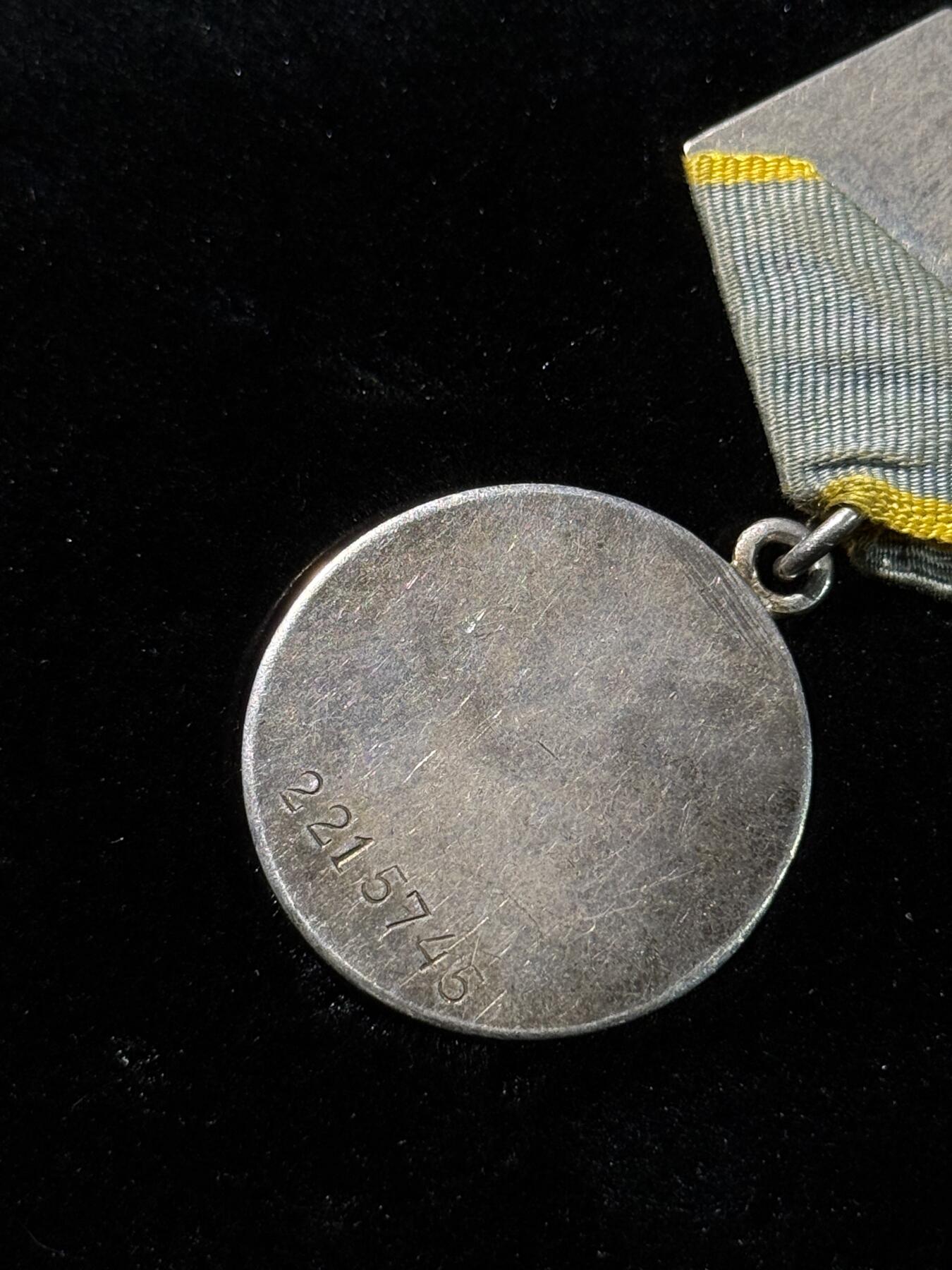 欢庆春节！戎马世界章牌大赏第111期春节大拍 苏联战功奖章，号段2215745，授予驻波兰女护士