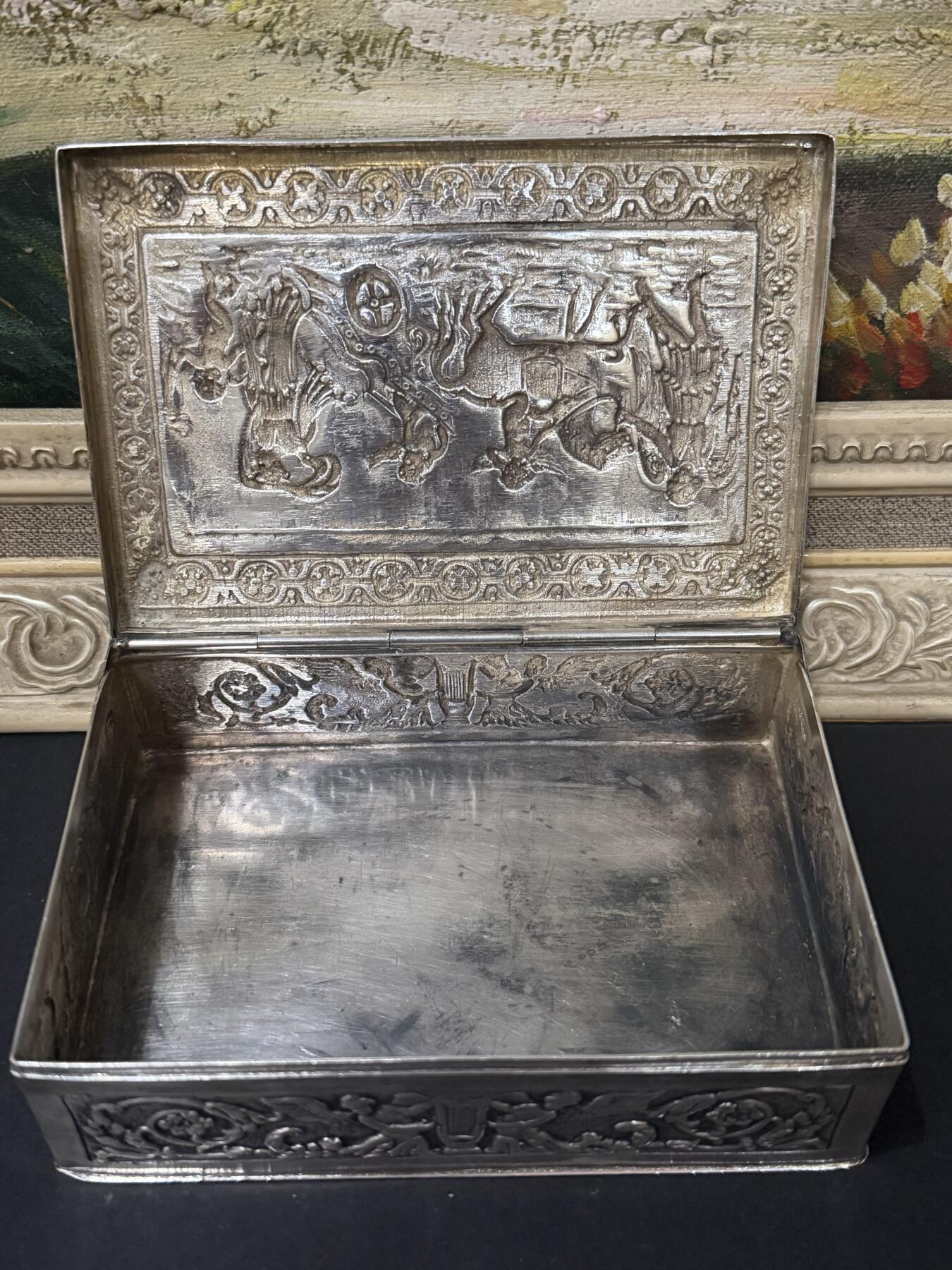 海外回流春节精品专场（一） 法国回流19世纪人物题材纯银盒子（长：13.4cm，宽：8.8cm，高：4.2cm，236.2g，有银标）