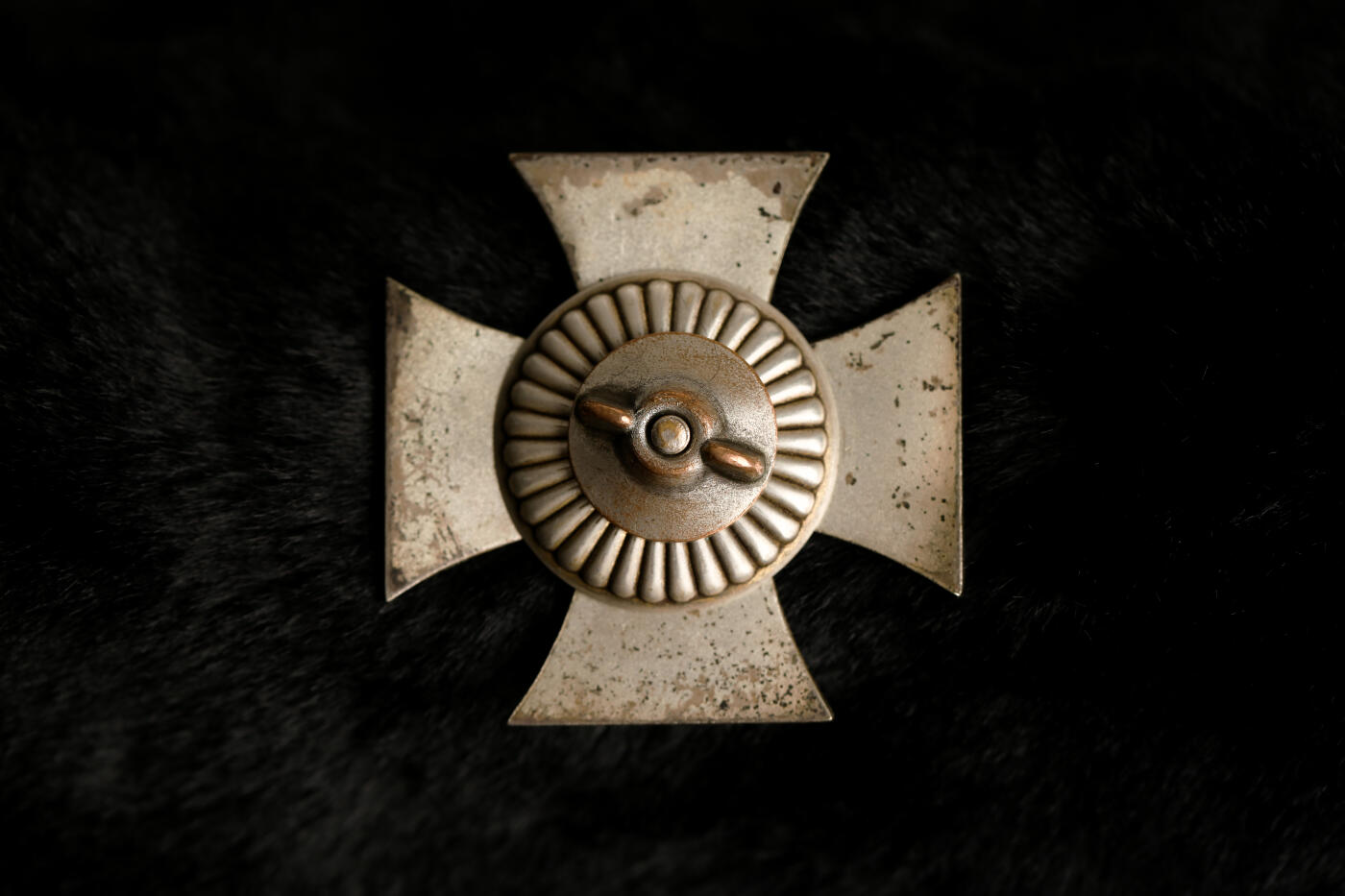 欢庆春节！戎马世界章牌大赏第112期春节大拍  德专场 德三 大三片式一级铁十字勋章  极其少见 Otto Schickle厂造无标（该厂有RK制造权限却在41年被禁止从事勋章生产，所以作品稀有））