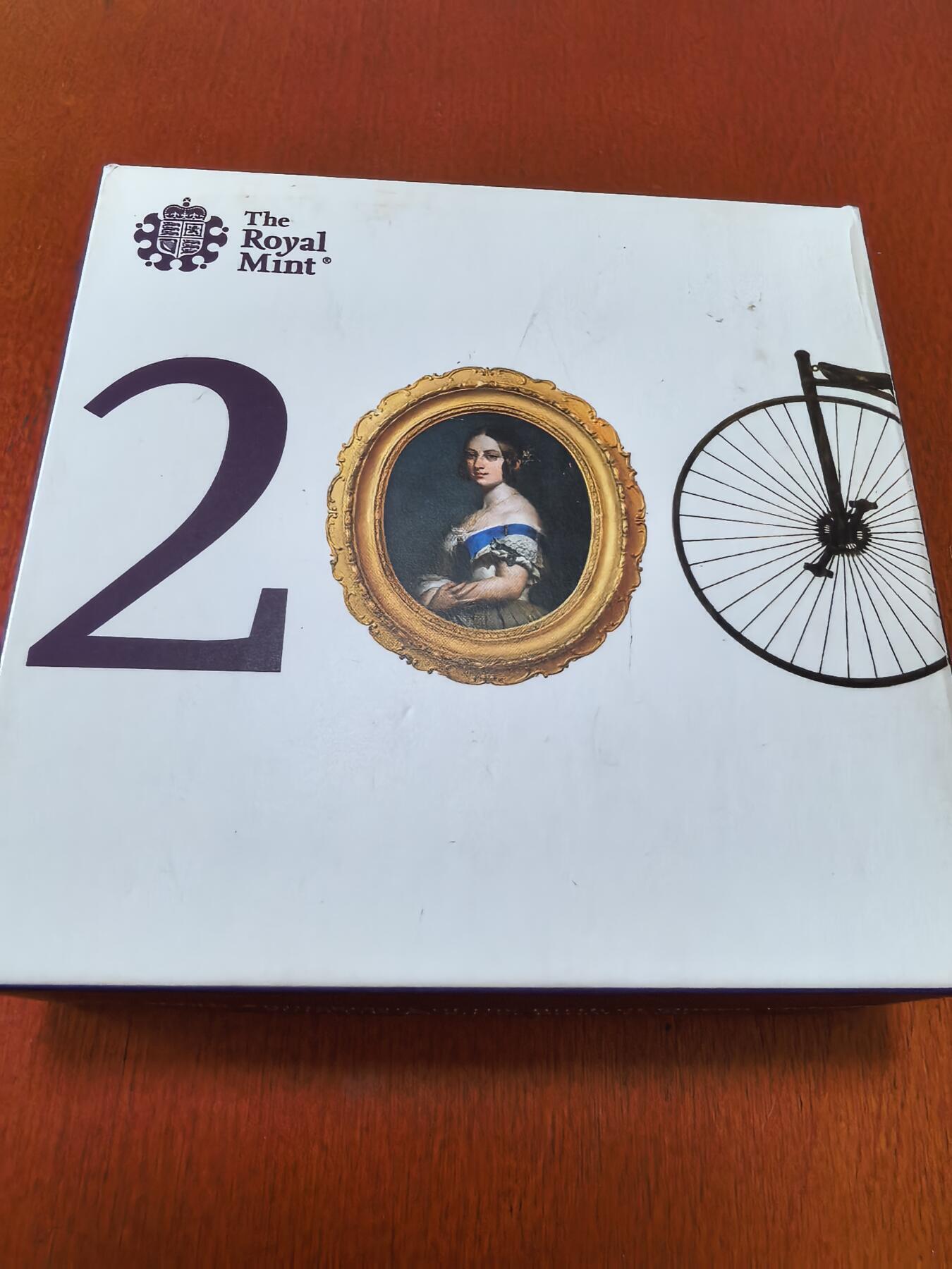 长老汇蛇年精选第一百场拍卖 2019英国维多利亚5英镑精制银币，28.28克925银，盒证全，5000枚