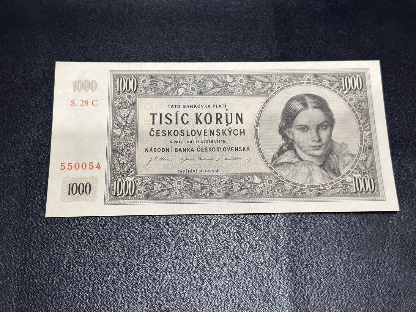 《外钞收藏家》第六百一十期（新年假期场/年后快递恢复正常再发货）（长期征集拍品、欢迎藏友们联系合作） 1945年捷克斯洛伐克1000克朗 有打孔 UNC-