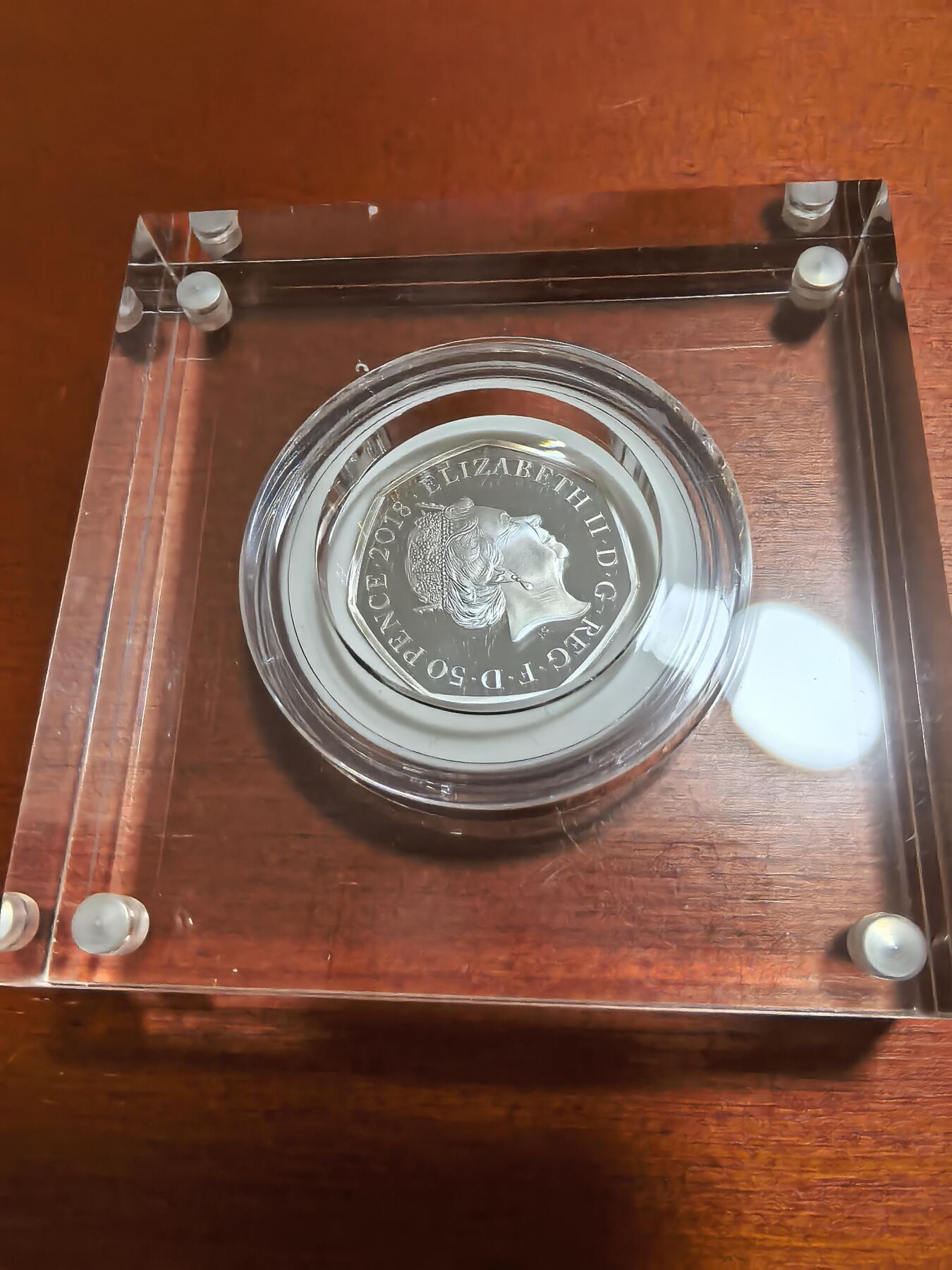 长老汇蛇年精选第一百场拍卖 2018英国彼得兔系列老鼠迪特夫人50便士精制彩色银币，原盒证