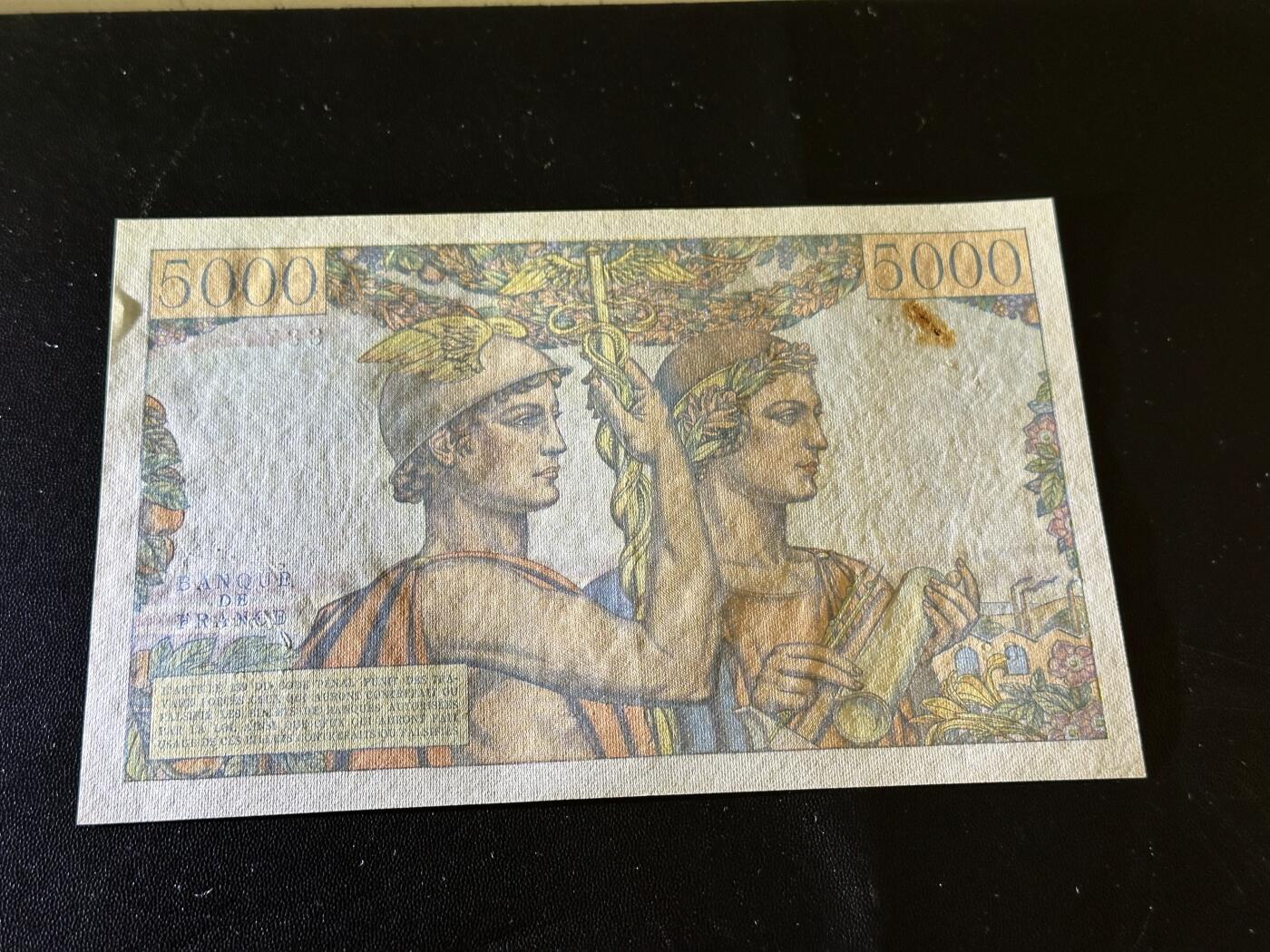 《外钞收藏家》第六百一十期（新年假期场/年后快递恢复正常再发货）（长期征集拍品、欢迎藏友们联系合作） 1951年法国5000法郎 AU品相 有折有针孔