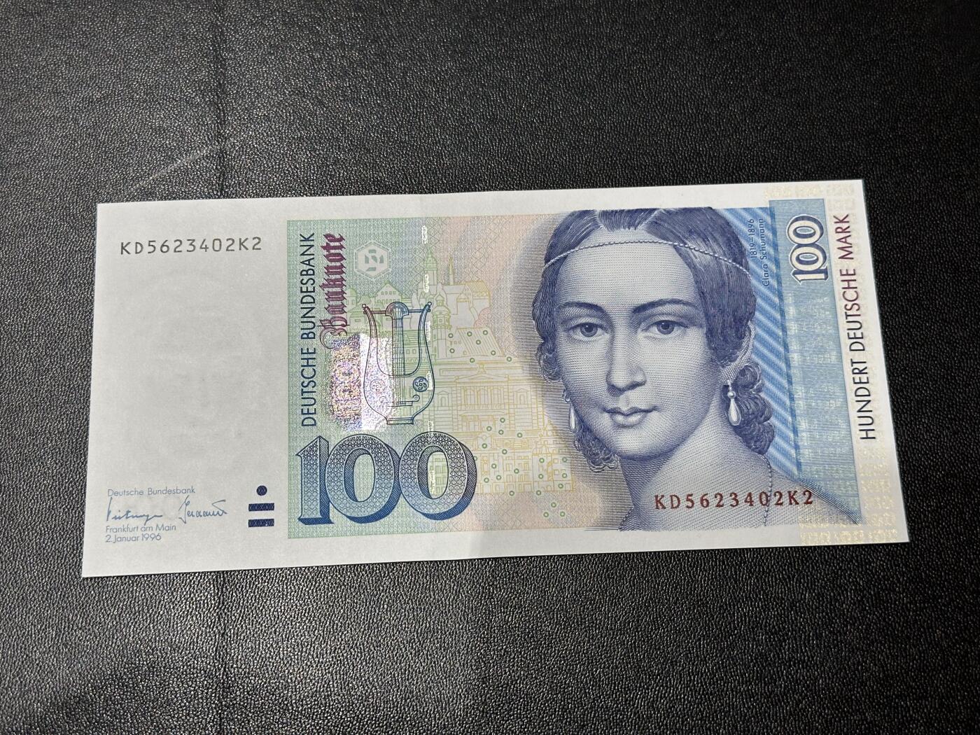 《外钞收藏家》第六百一十期（新年假期场/年后快递恢复正常再发货）（长期征集拍品、欢迎藏友们联系合作） 1996年德国末版100马克 克拉拉 全新