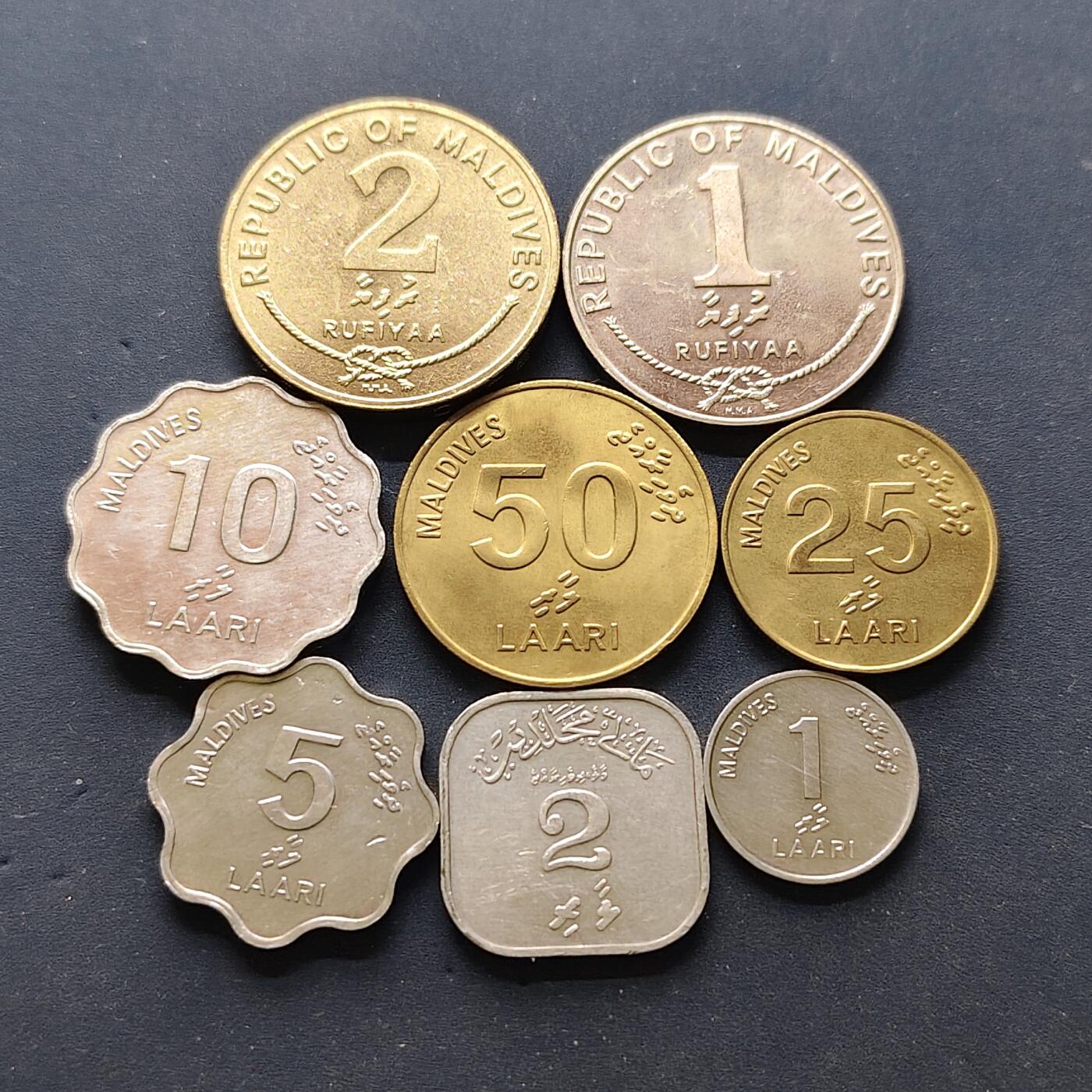 【全场包邮】纯粹捡漏拍502场 马尔代夫1979-1995年8枚套币