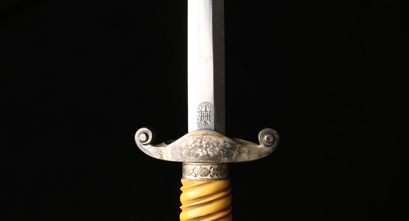 欢庆春节！戎马世界章牌大赏第112期春节大拍  德专场 德国陆军军官匕首，配吊挂带与军官剑穗——霍斯特（Hörster）制造 品相极好