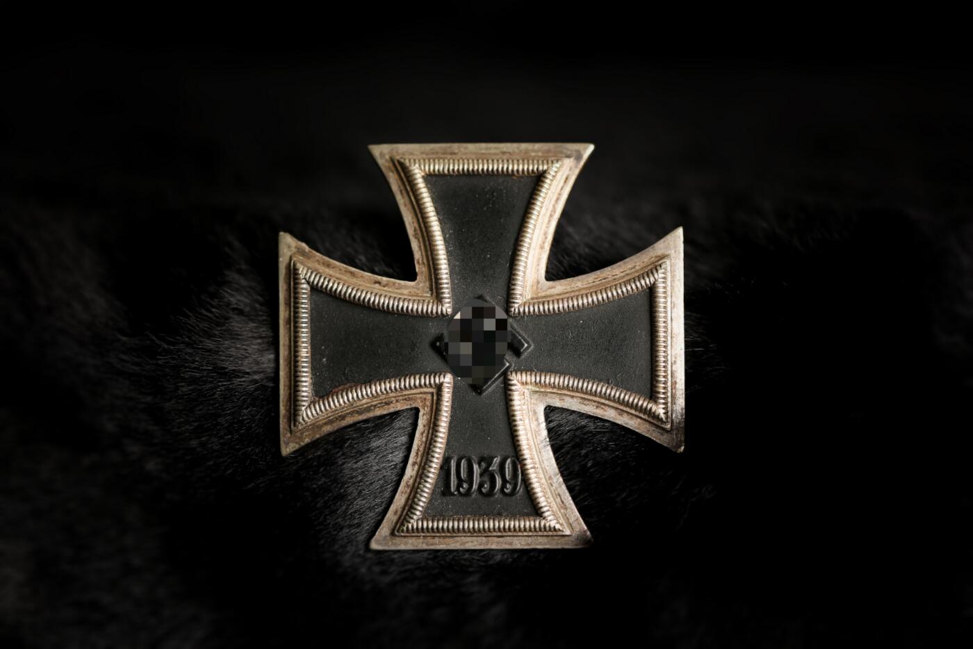 欢庆春节！戎马世界章牌大赏第112期春节大拍  德专场 德三 大三片式一级铁十字勋章  极其少见 Otto Schickle厂造无标（该厂有RK制造权限却在41年被禁止从事勋章生产，所以作品稀有））