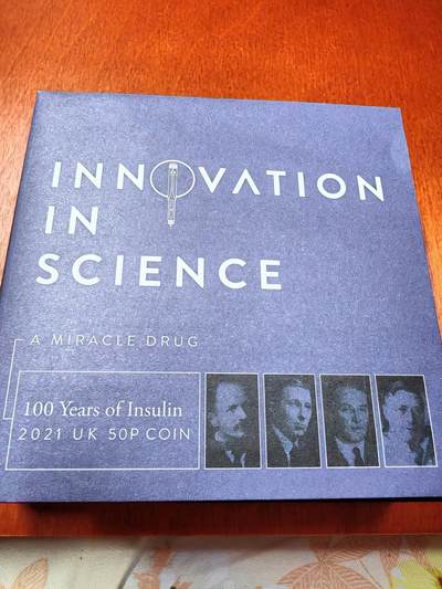 长老汇蛇年精选第一百场拍卖 - 2021英国发现胰岛素百周年50便士精制加厚银币，16克925银，1500枚，盒证全