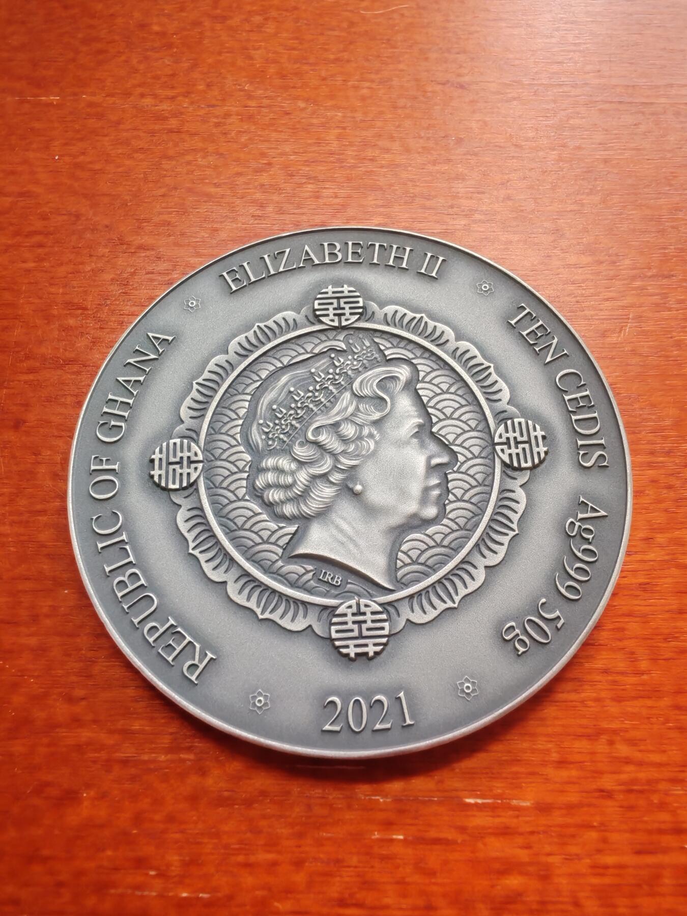 长老汇蛇年精选第一百场拍卖  2021加纳龙凤5塞地仿古高浮雕彩色银币，盒证全，50克999银，888枚