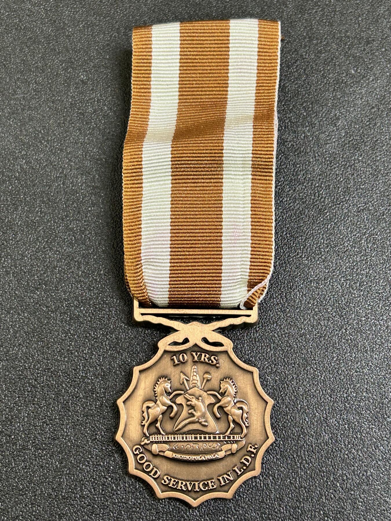 西秦中古拍卖第七十七期 2026马年新春专场 本场拍品年初九发出 斯威士兰十年良好服役奖章 