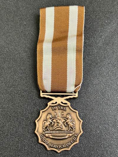 西秦中古拍卖第七十七期 2026马年新春专场 本场拍品年初九发出 - 斯威士兰十年良好服役奖章 