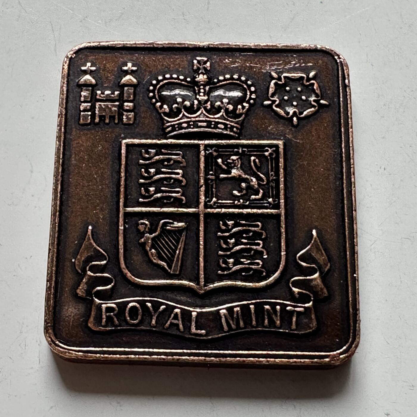 🌹外币初藏🌹🐯2026年第19场 快递已停，正月十五后再发 英国1981年皇家造币厂套币年章