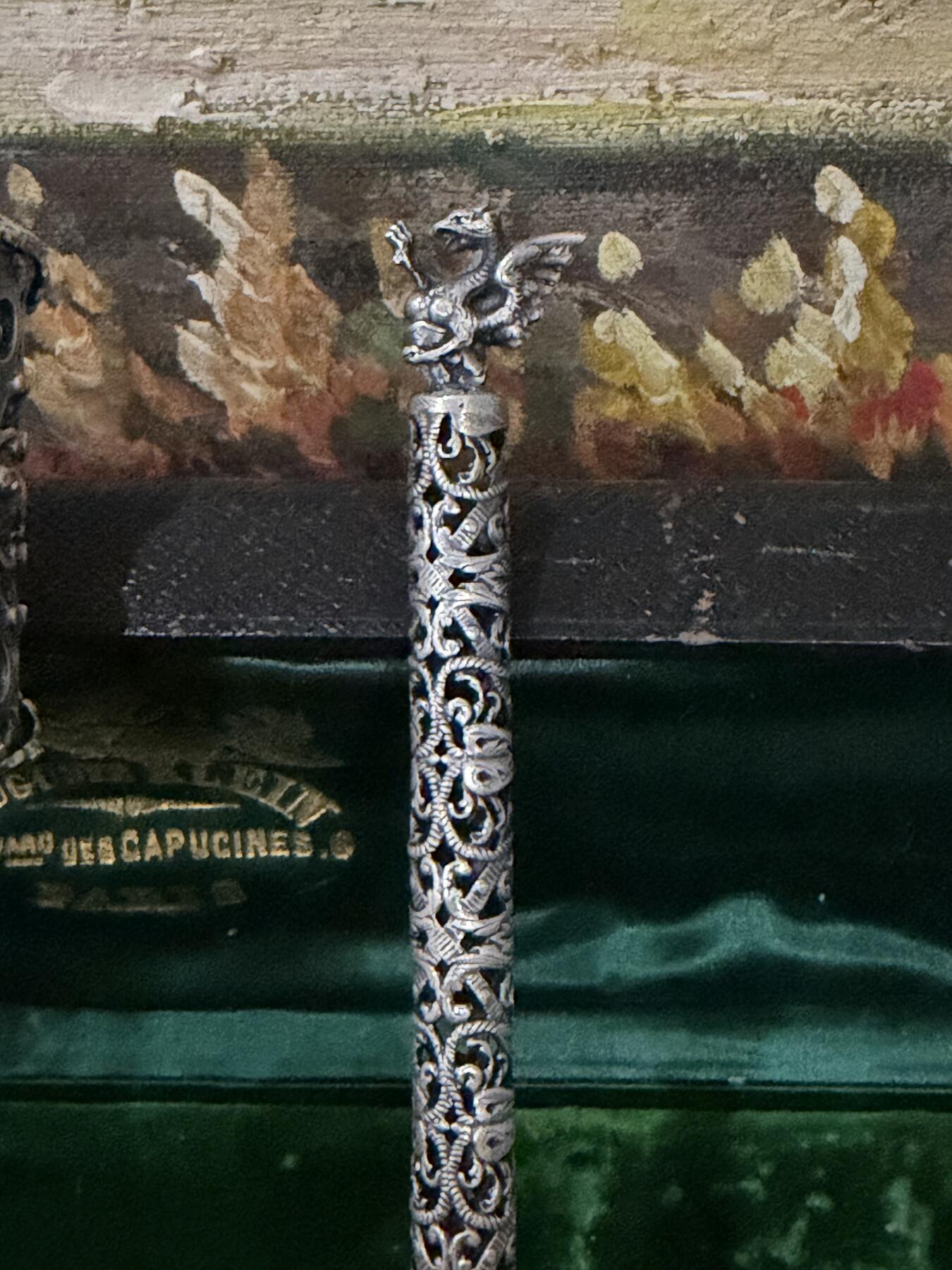 海外回流春节精品专场（一） 本场重器-法国回流拿破仑三世精美镂空纯银文具一套（带原盒，笔：18.2cm，拆信刀：17.8cm，火漆章：6.5cm，重合计：94.5g。无银款。）