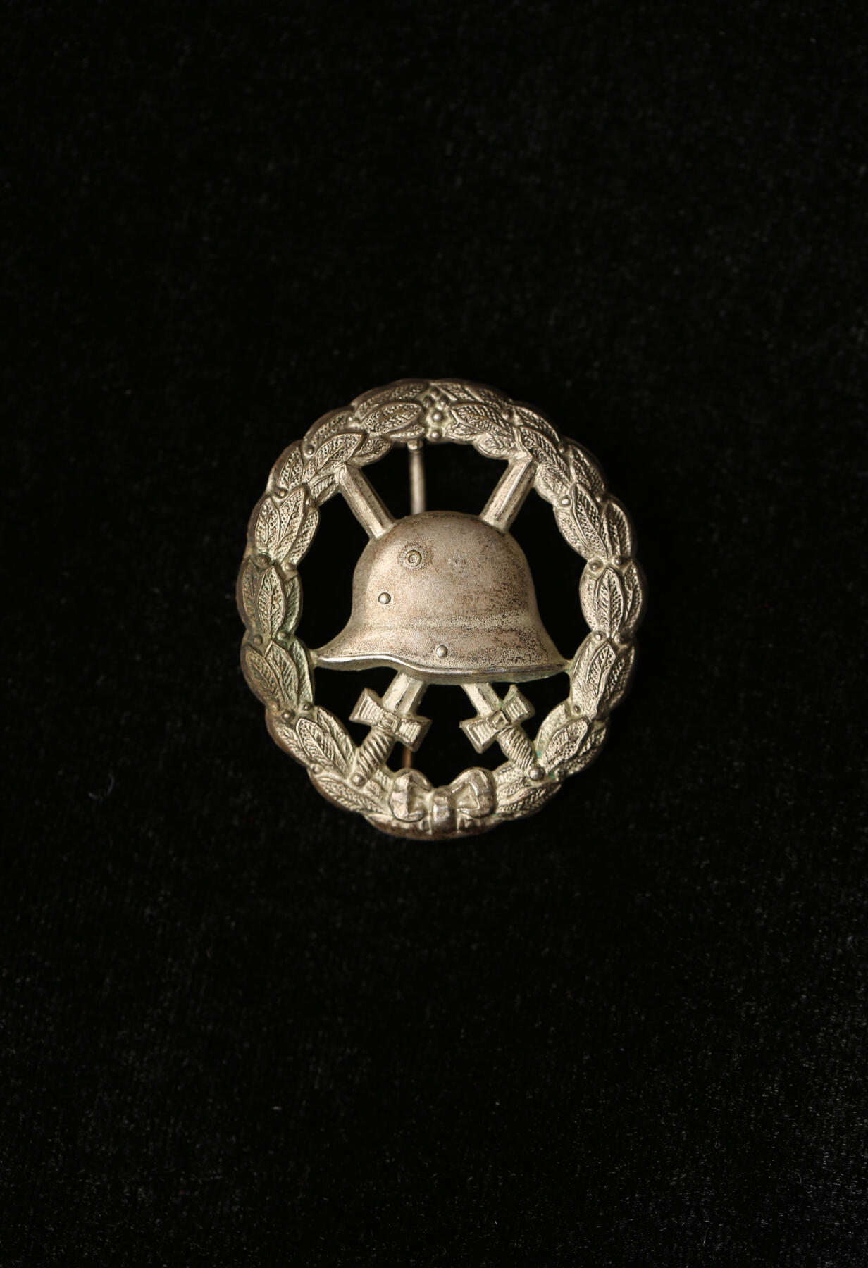 欢庆春节！戎马世界章牌大赏第112期春节大拍  德专场 一战银级战伤奖章 镂空版