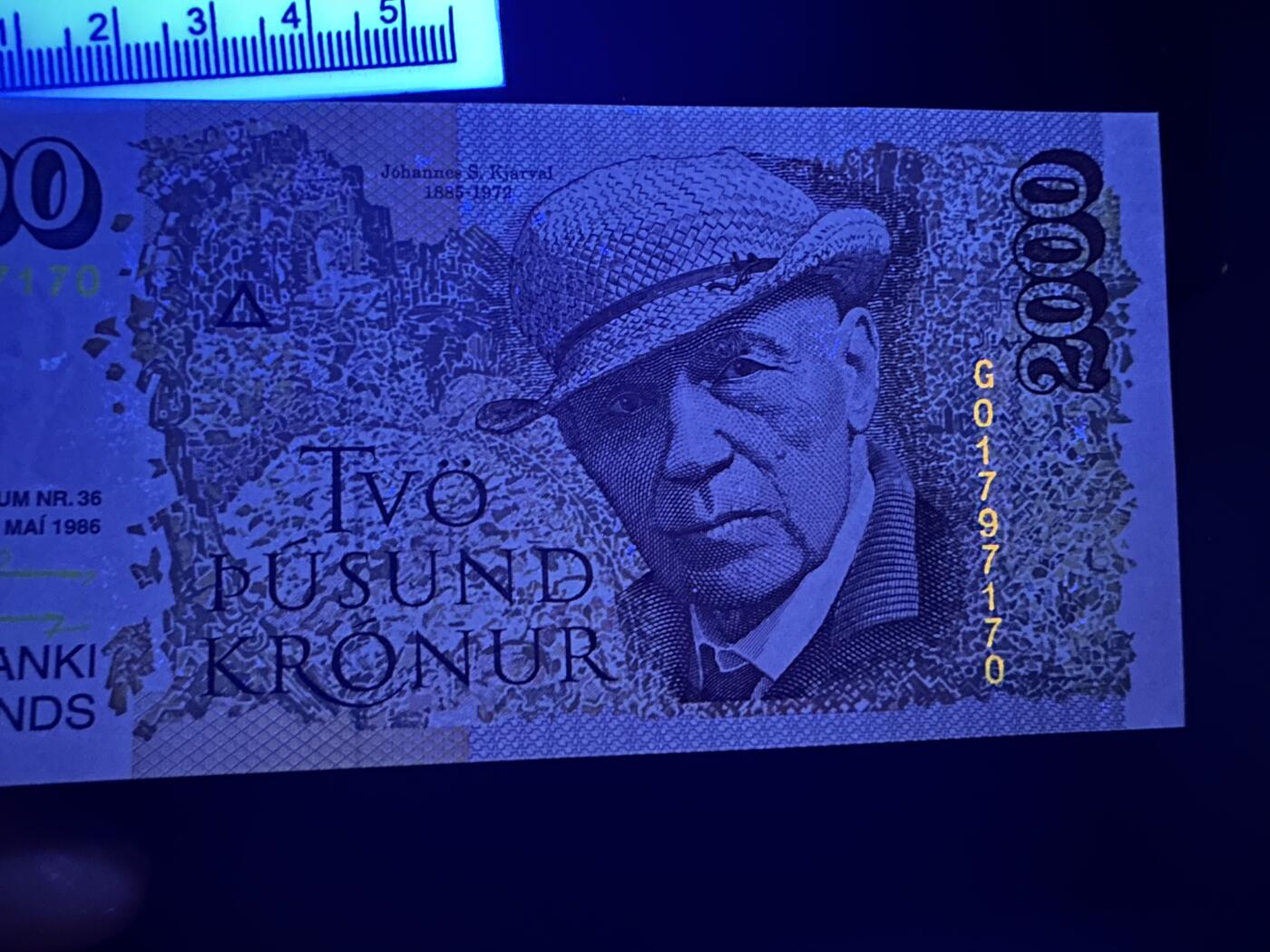 《外钞收藏家》第六百一十期（新年假期场/年后快递恢复正常再发货）（长期征集拍品、欢迎藏友们联系合作） 1986年冰岛2000克朗 全新 尾170 有极轻微荧光点