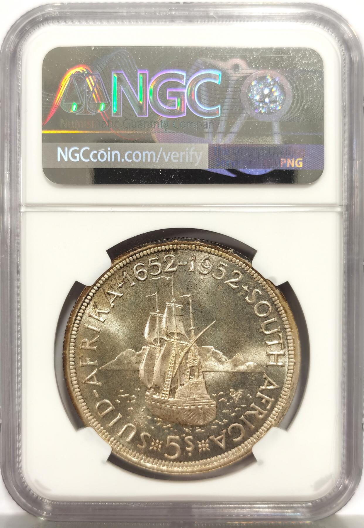 博洋堂蛇年收官专场暨第161期（全场包邮） NGC PF66 英属南非1952年发现开普敦建城300周年5先令精制银币，发行量18000枚。PROOF精制币，原汁原味老包浆，包浆醇厚润泽又犀利，状态一流。