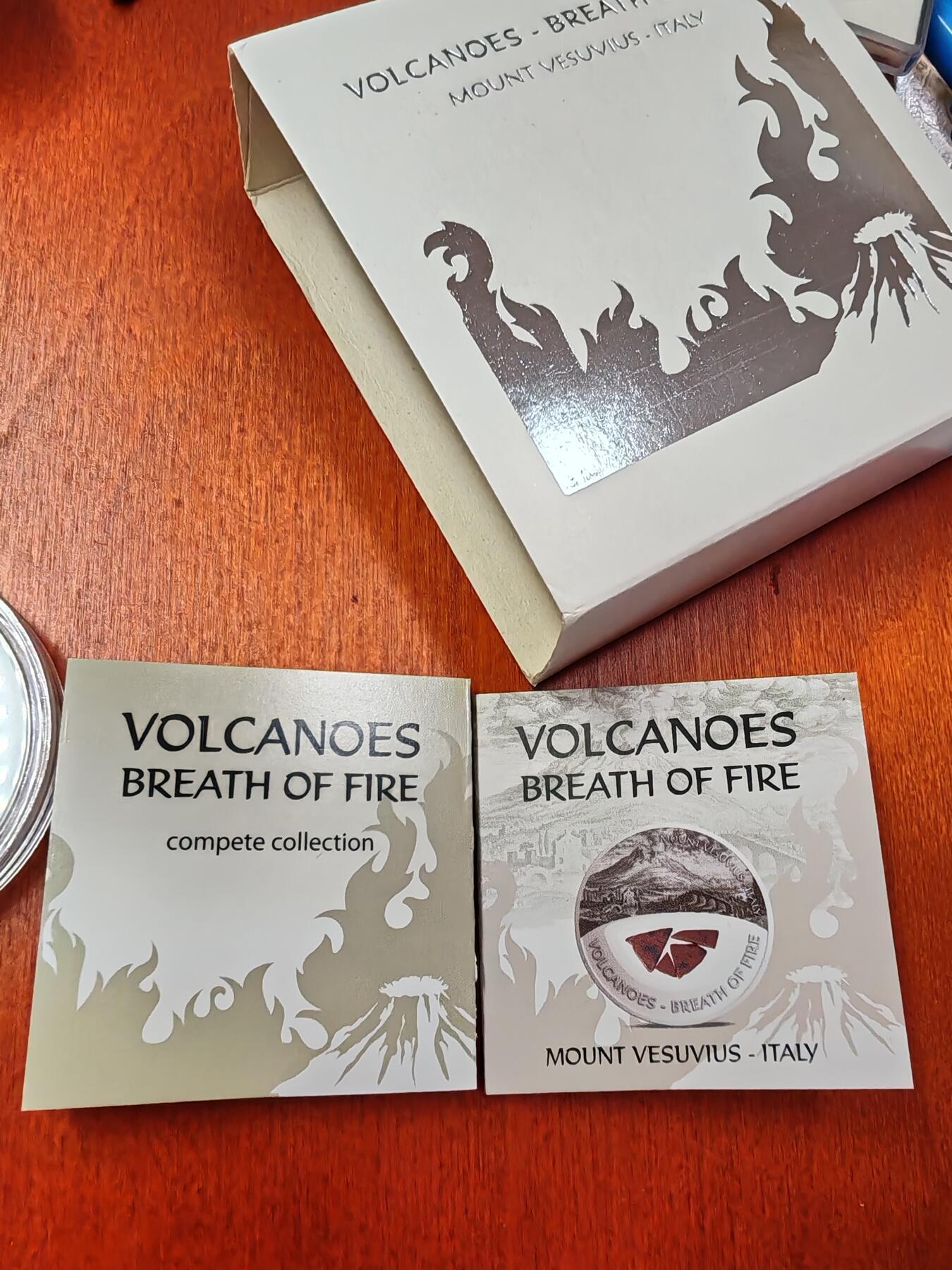 长老汇蛇年精选第一百场拍卖 2013斐济火山之火系列之意大利维苏威火山10元精制填充银币，20克999银，盒证全，999枚