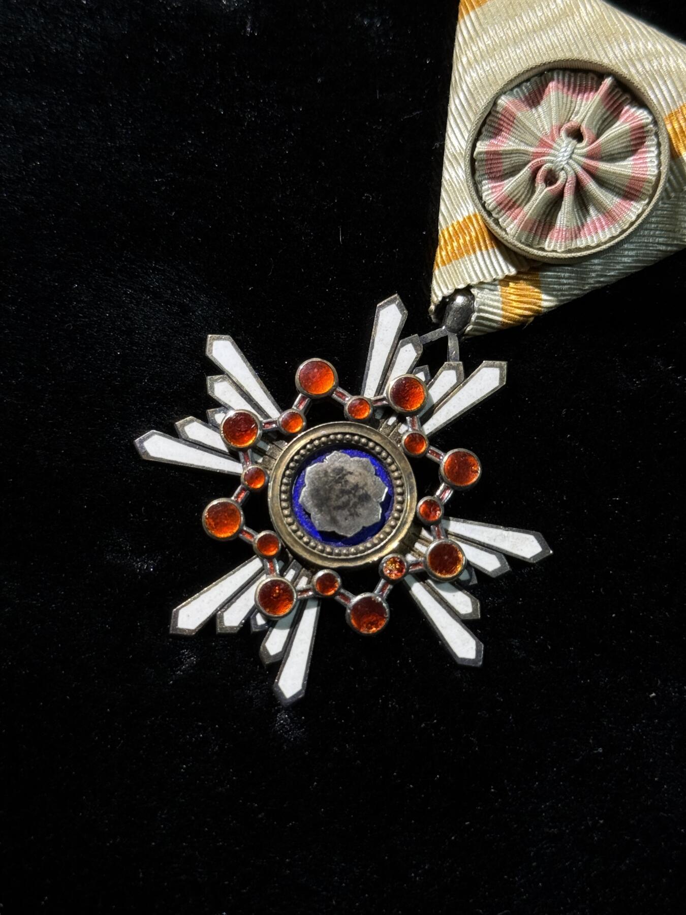 欢庆春节！戎马世界章牌大赏第111期春节大拍 勋四等瑞宝章，大正时期，带盒，珐琅有磕碰