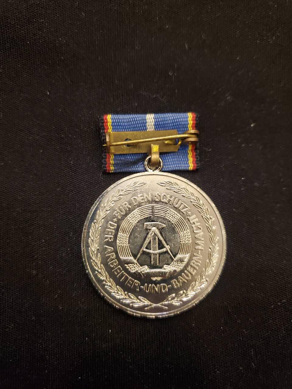 （450件拍品！制服徽章盛宴）罗岚⭐爱藏⭐年前甄选大拍场-店主清仓处理-分享拍场额外现金红包（实体经营） 民主德国为加强民主德国国防而多年服务银级奖章 好品铜镀银