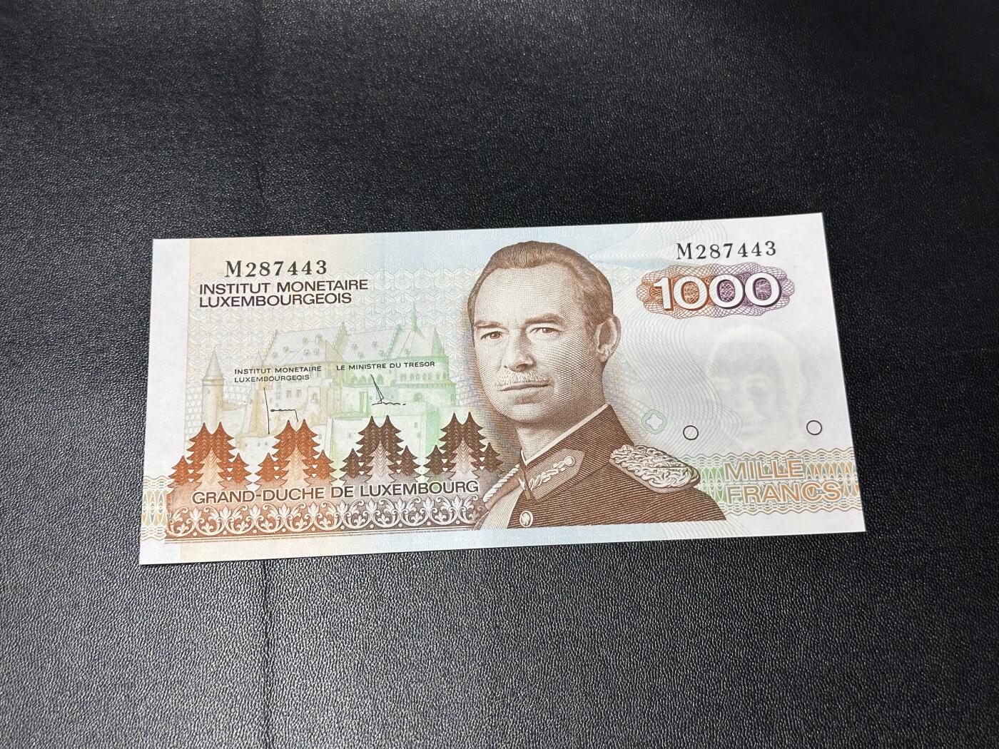 《外钞收藏家》第六百一十期（新年假期场/年后快递恢复正常再发货）（长期征集拍品、欢迎藏友们联系合作） 1985年卢森堡1000法郎 全新