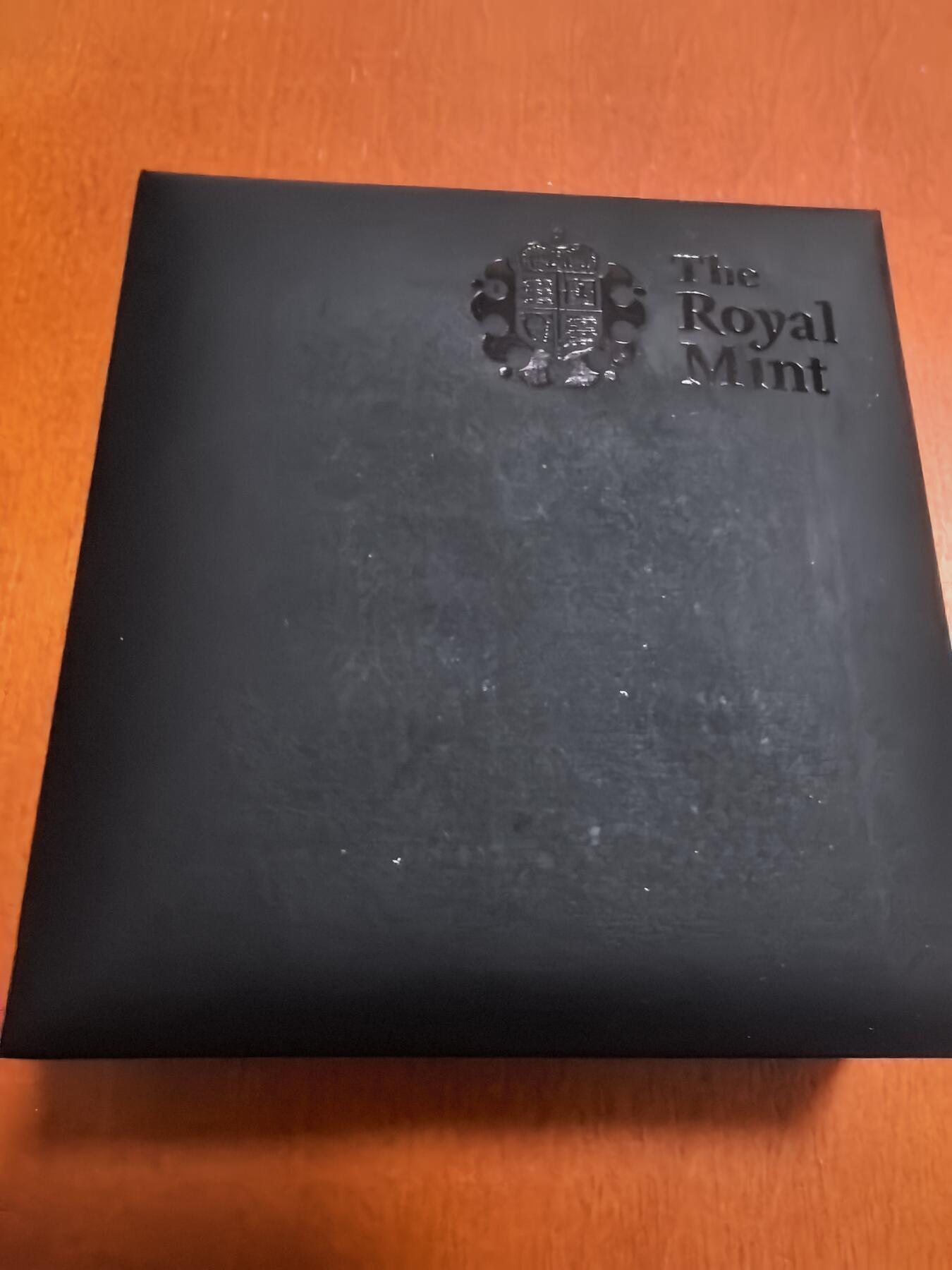 长老汇蛇年精选第一百场拍卖  2008英国威尔斯王子5英镑精制加厚银币，56.56克925银，盒证全，2000枚