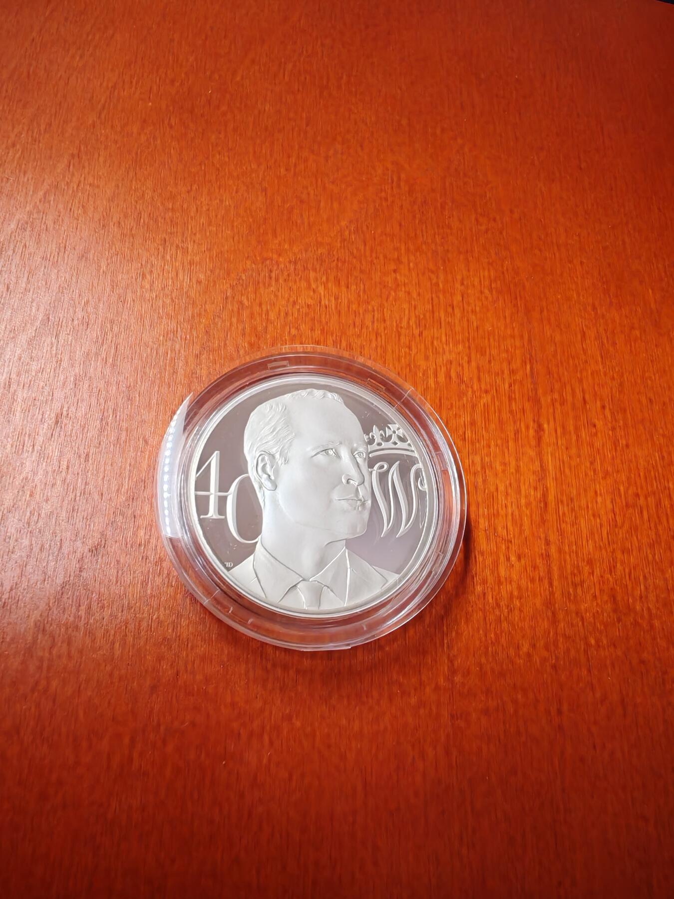 长老汇蛇年精选第一百场拍卖 2022英国剑桥公爵威廉王子40岁诞辰5英镑精制加厚银币，56.56克925银，盒证全，1500枚