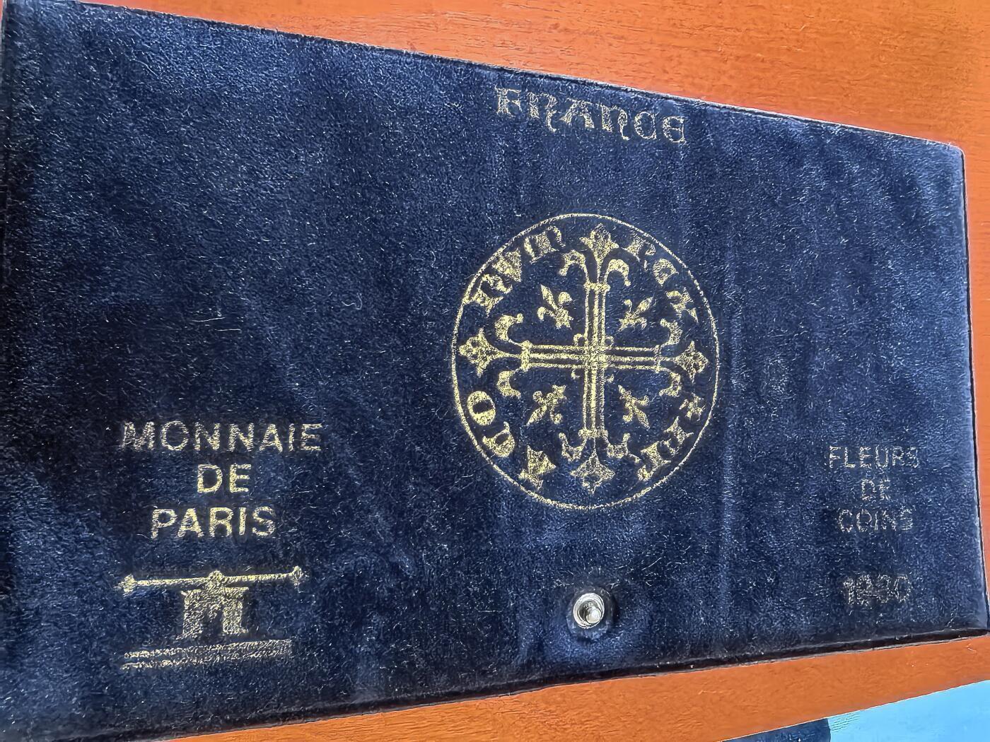 长老汇蛇年精选第一百场拍卖 1980法国10枚套原装大钱包，含50法郎大力神银币1枚，1980发行量最少的一年