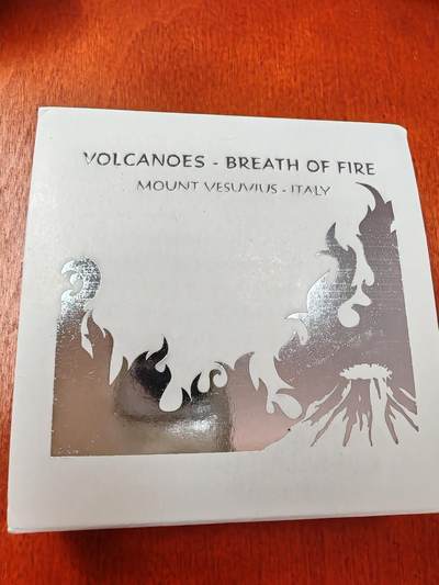 长老汇蛇年精选第一百场拍卖 - 2013斐济火山之火系列之意大利维苏威火山10元精制填充银币，20克999银，盒证全，999枚