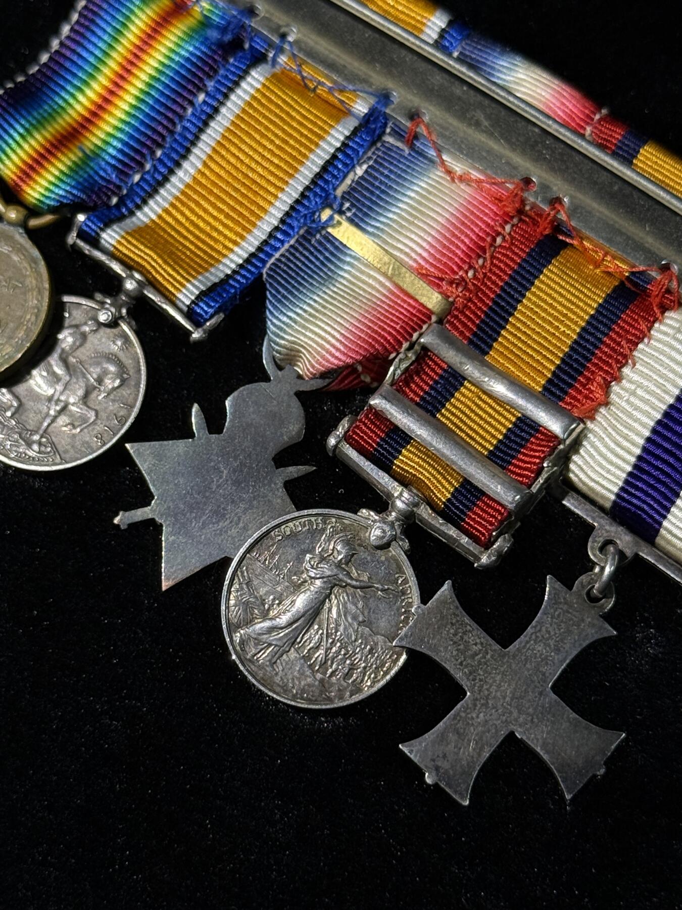 欢庆春节！戎马世界章牌大赏第111期春节大拍 英国战功十字mini联排