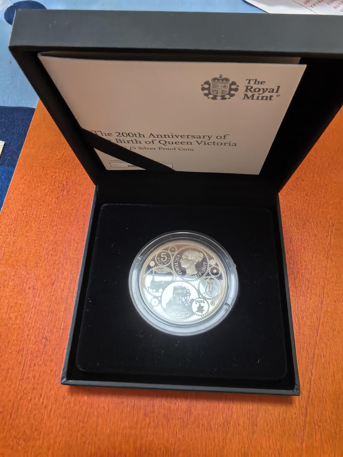 长老汇蛇年精选第一百场拍卖 2019英国维多利亚5英镑精制银币，28.28克925银，盒证全，5000枚