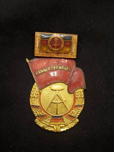 （450件拍品！制服徽章盛宴）罗岚⭐爱藏⭐年前甄选大拍场-店主清仓处理-分享拍场额外现金红包（实体经营） - 东德劳动红旗勋章小挂版本带五次集体劳动荣誉上挂 高级勋章 铜珐琅