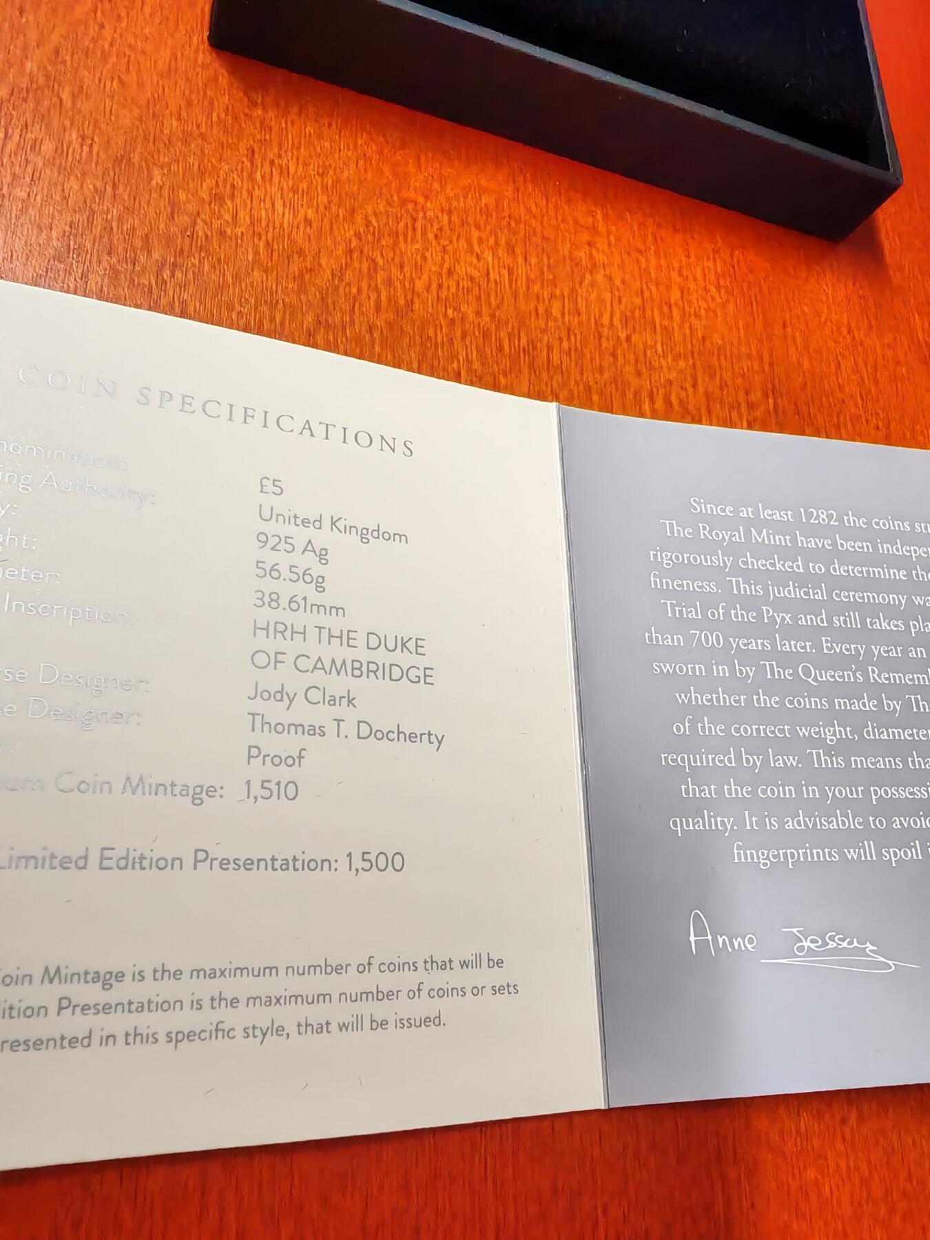 长老汇蛇年精选第一百场拍卖 2022英国剑桥公爵威廉王子40岁诞辰5英镑精制加厚银币，56.56克925银，盒证全，1500枚