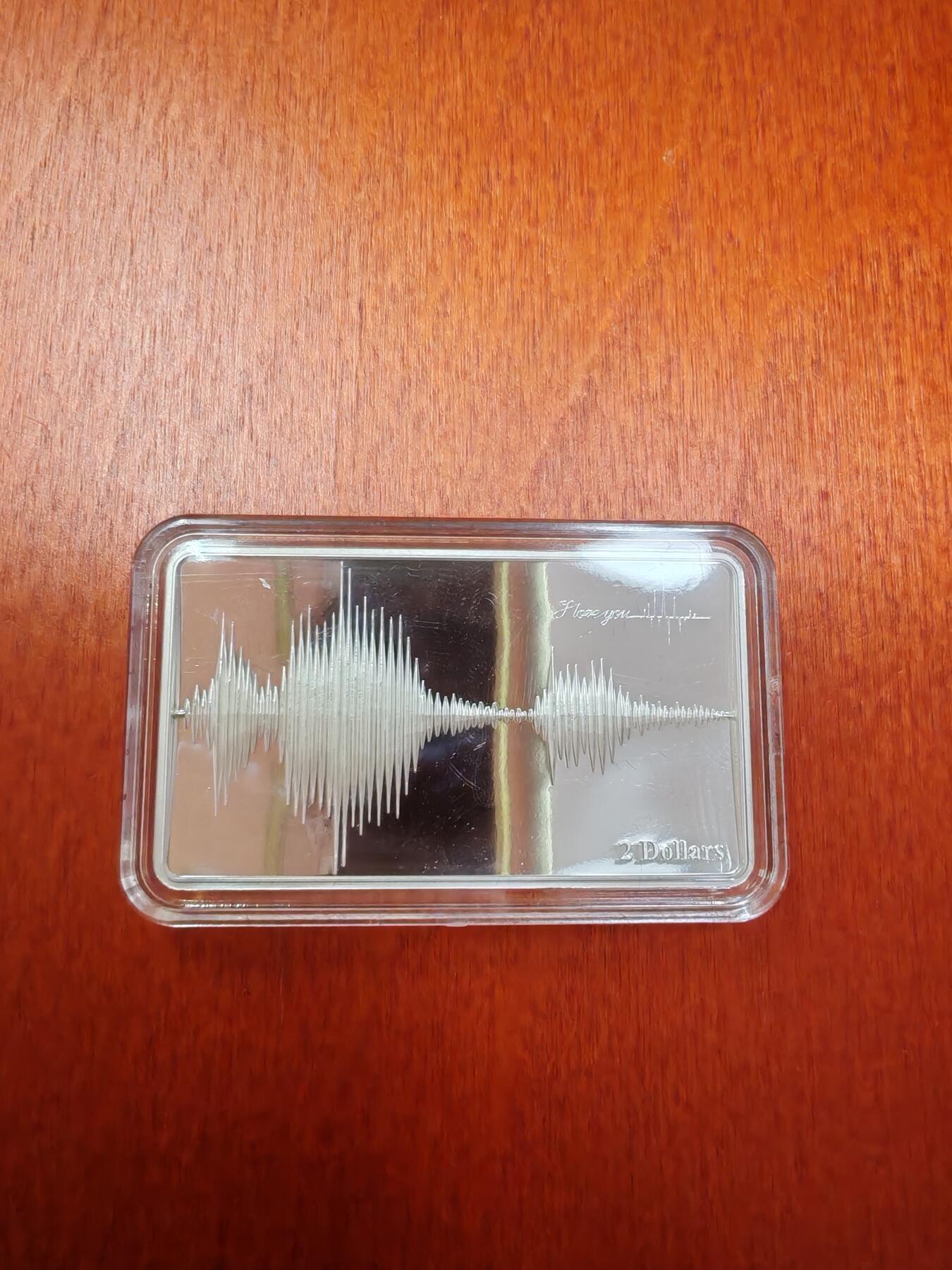 长老汇蛇年精选第一百场拍卖 2018萨摩亚英语“I love you”（我爱你）的声波图2元矩形精制银币，盒证全，钻石型盒子，5000枚