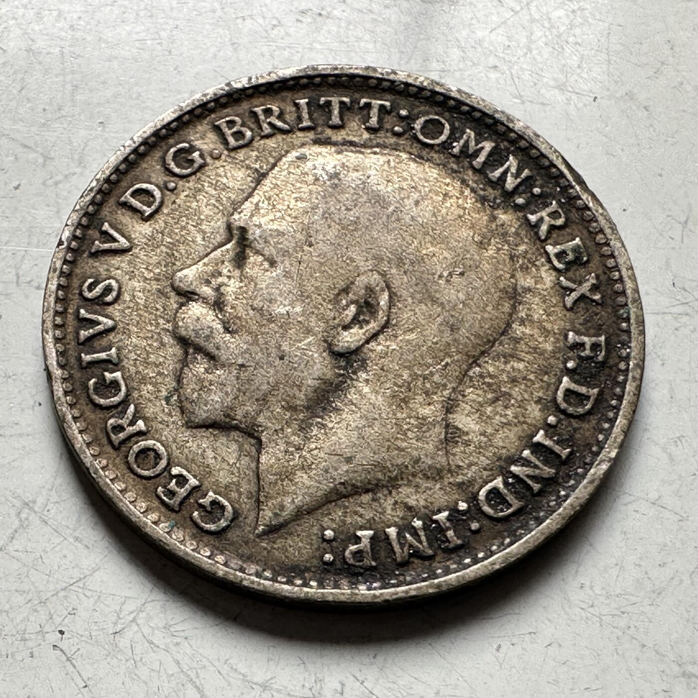 🌹外币初藏🌹🐯2026年第19场 快递已停，正月十五后再发 英国1920年三便士银币 1.41克50%银 a