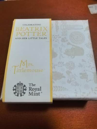 长老汇蛇年精选第一百场拍卖 - 2018英国彼得兔系列老鼠迪特夫人50便士精制彩色银币，原盒证