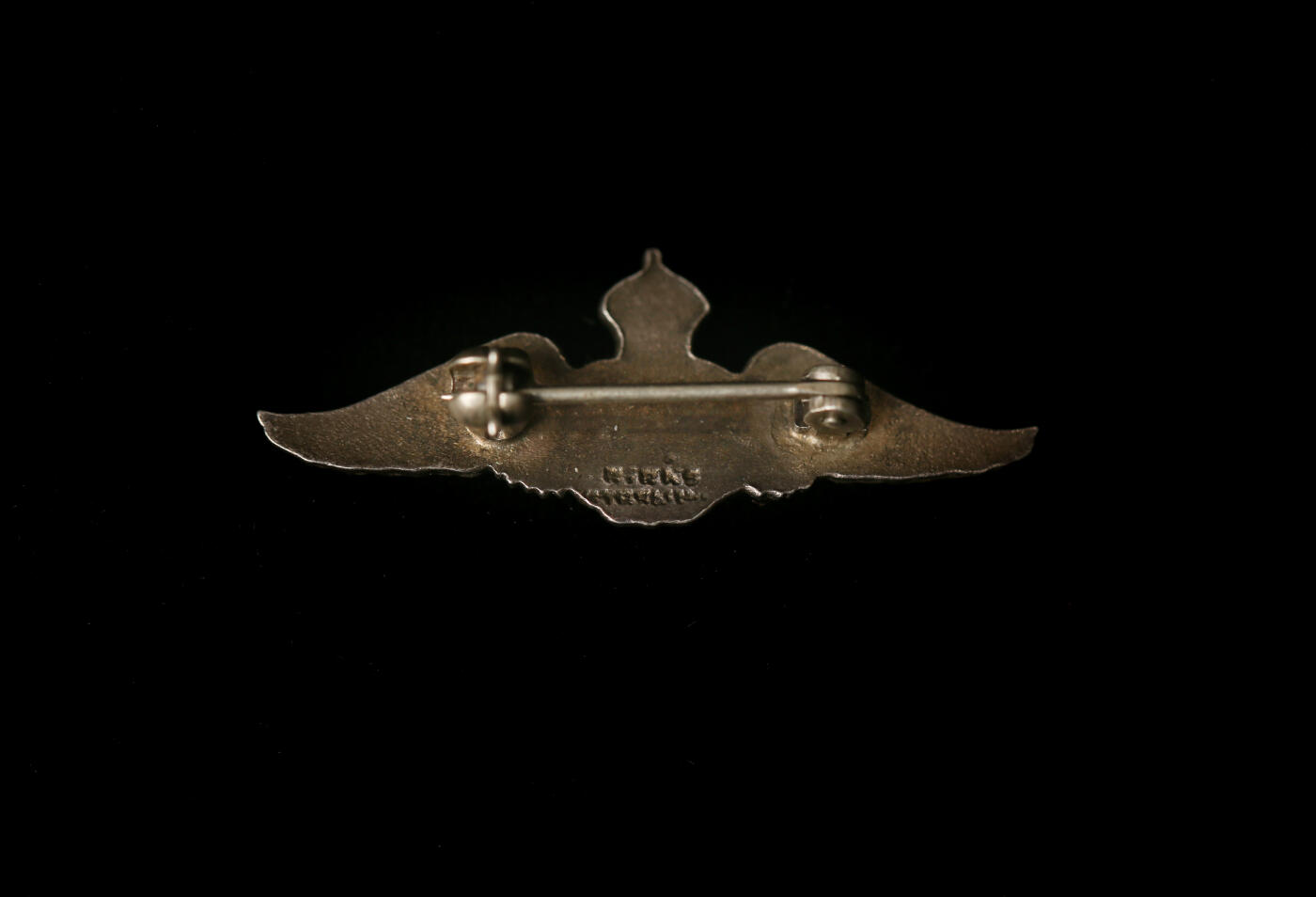 欢庆春节！戎马世界章牌大赏第112期春节大拍  德专场 加拿大皇家空军飞行员徽章 银制背打Henry Birks & Sons标