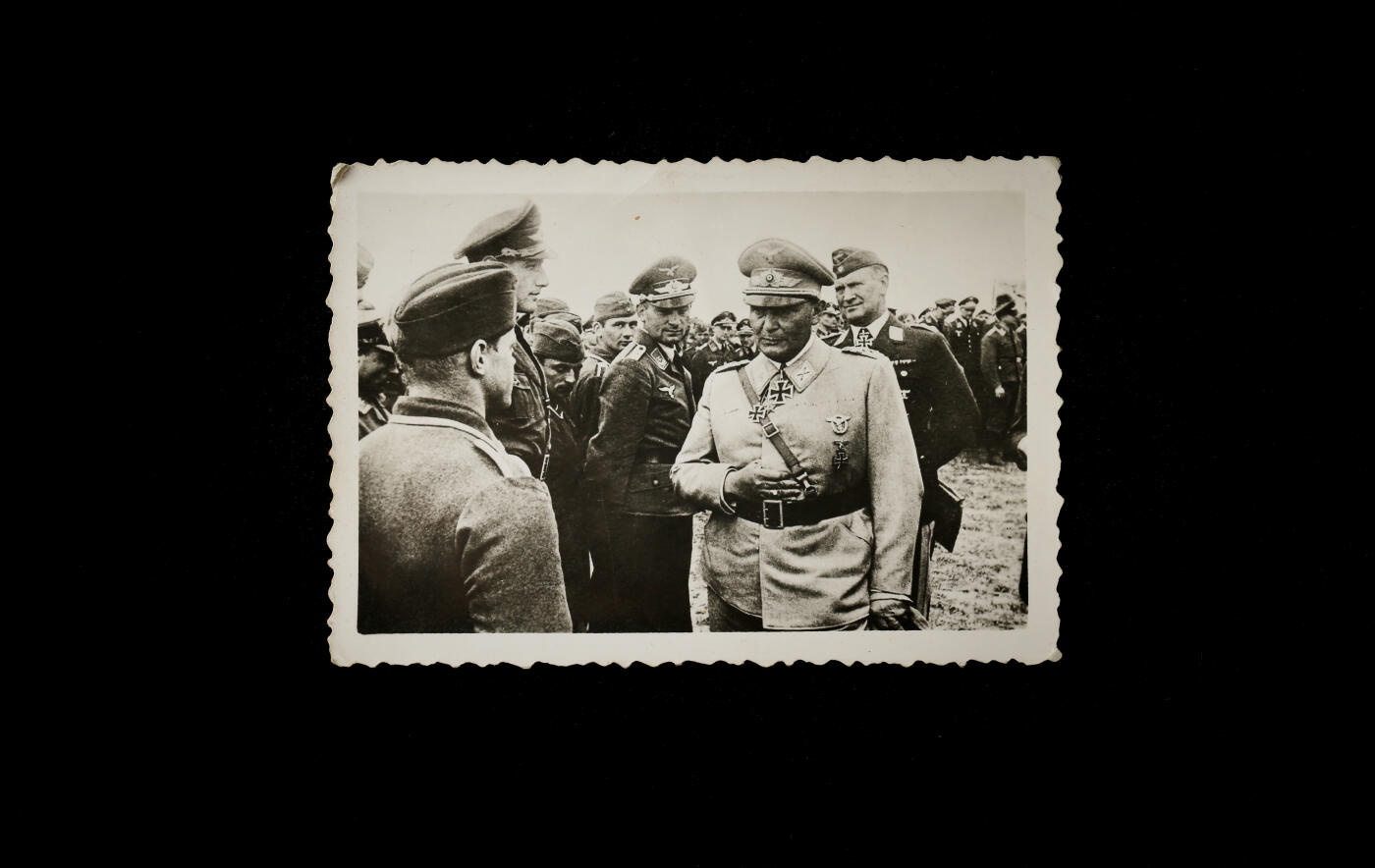 欢庆春节！戎马世界章牌大赏第112期春节大拍  德专场 戈林视察部队的原版照片 非常清晰 可以看到戈林的一堆脖子