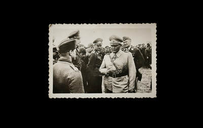 欢庆春节！戎马世界章牌大赏第112期春节大拍  德专场 - 戈林视察部队的原版照片 非常清晰 可以看到戈林的一堆脖子