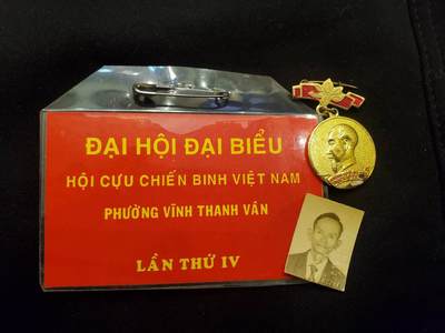 （450件拍品！制服徽章盛宴）罗岚⭐爱藏⭐年前甄选大拍场-店主清仓处理-分享拍场额外现金红包（实体经营） - 越南社会主义共和国越战老兵代表大会出席证+退役军人胡志明奖章 原主照片 品相非常好 老兵活到了21世纪