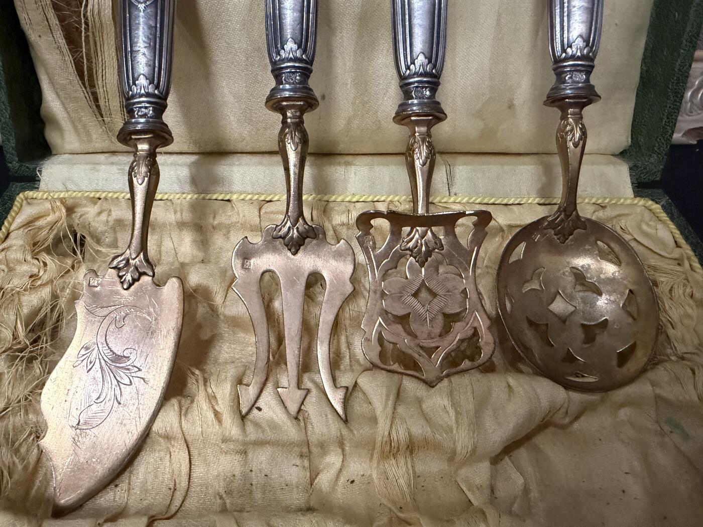 海外回流春节精品专场（一） 法国回流19世纪纯银餐具一套（左起尺寸：19cm，18cm，16.8cm，17.5cm，重：162.7g，有银款）