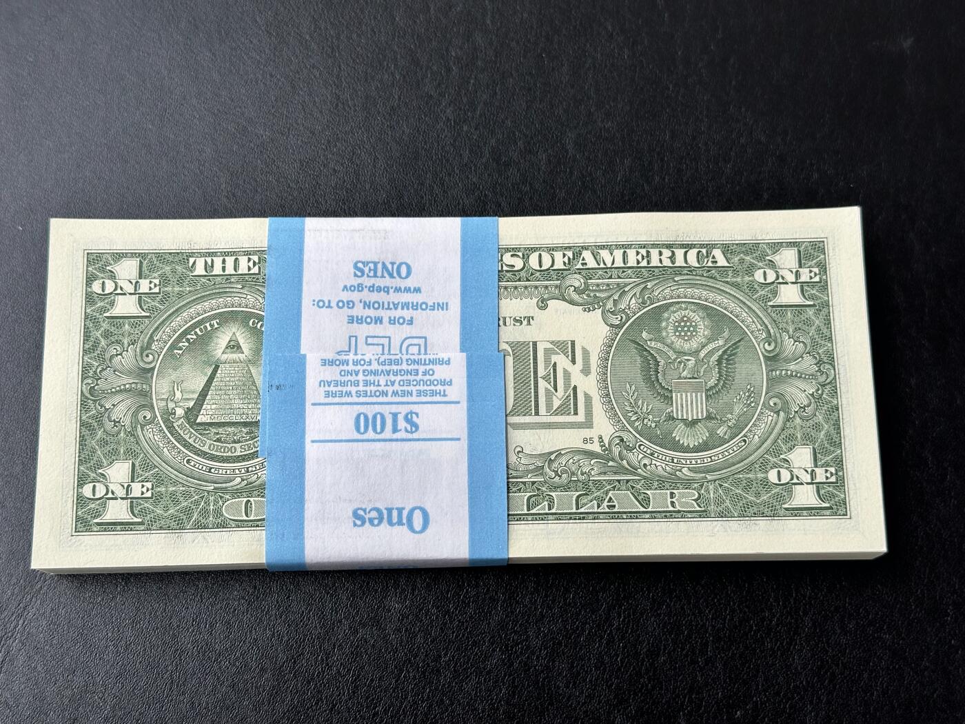 《外钞收藏家》第六百一十期（新年假期场/年后快递恢复正常再发货）（长期征集拍品、欢迎藏友们联系合作） 2021年美国1美元 标准100连号 全新 尾601-700