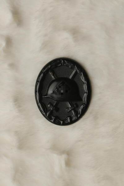 欢庆春节！戎马世界章牌大赏第112期春节大拍  德专场 - 二战黑色战伤奖章 背107标