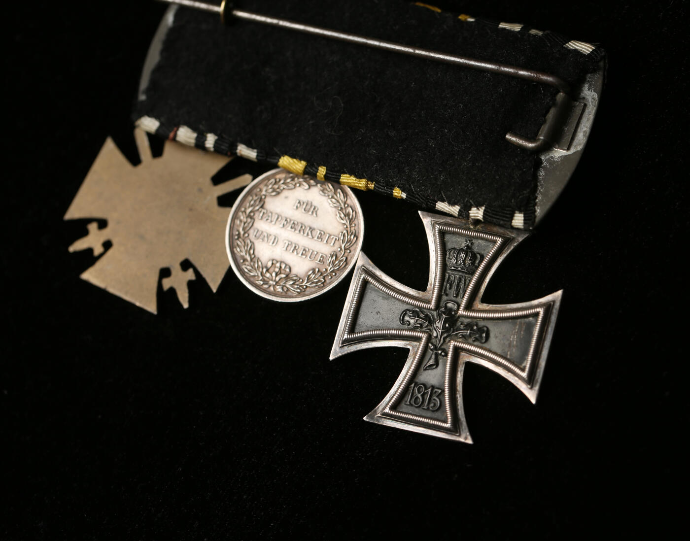 欢庆春节！戎马世界章牌大赏第112期春节大拍  德专场 德二三联排  铁十字，符腾堡军事功勋（银制），兴登堡